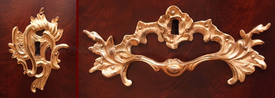 Garniture-de-commode-bronzes-ciseles-dores